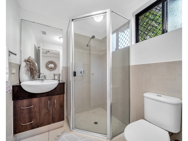 16/349-351 Lake Street, Cairns North QLD 4870