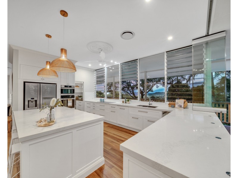 35-37 Gloucester Street, Whitfield QLD 4870