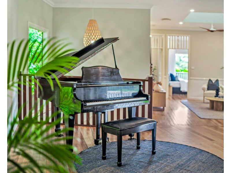 35-37 Gloucester Street, Whitfield QLD 4870