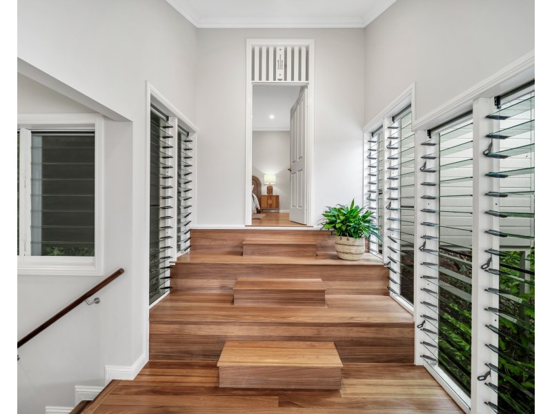 35-37 Gloucester Street, Whitfield QLD 4870