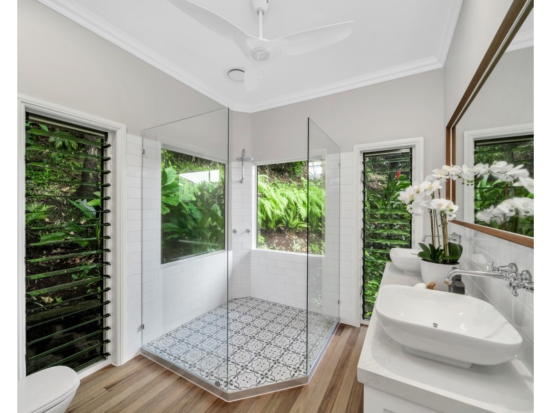 35-37 Gloucester Street, Whitfield QLD 4870