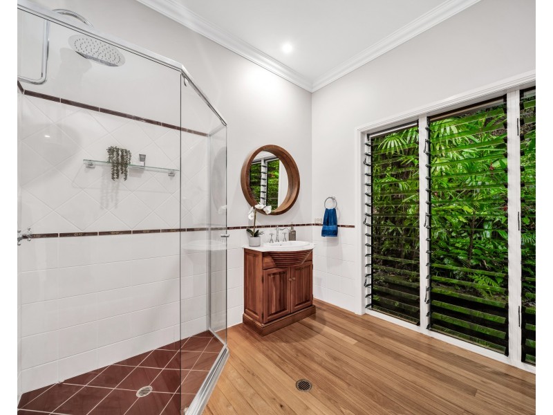35-37 Gloucester Street, Whitfield QLD 4870