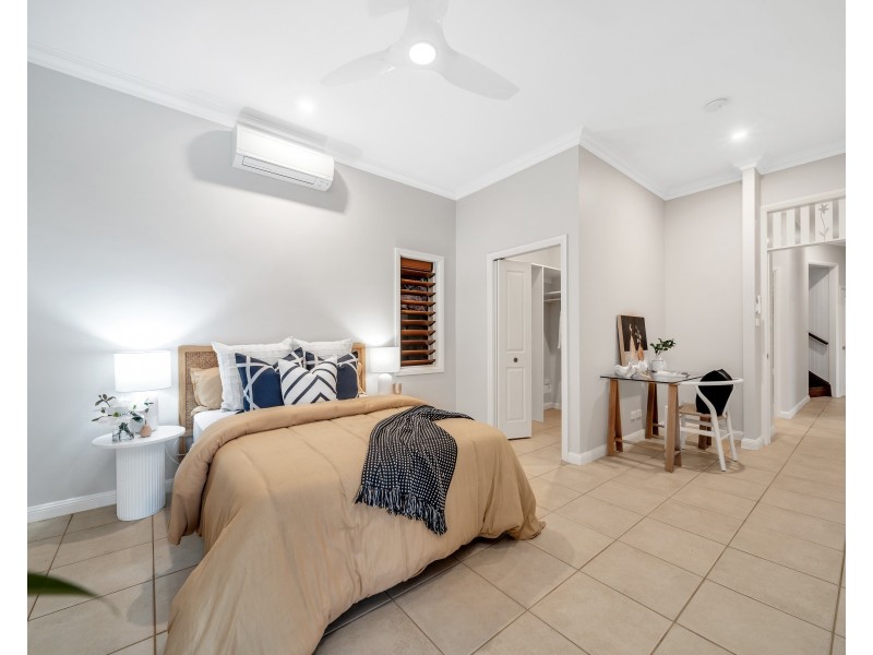 35-37 Gloucester Street, Whitfield QLD 4870