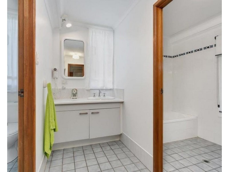 3 Nero Close, Mooroobool QLD 4870
