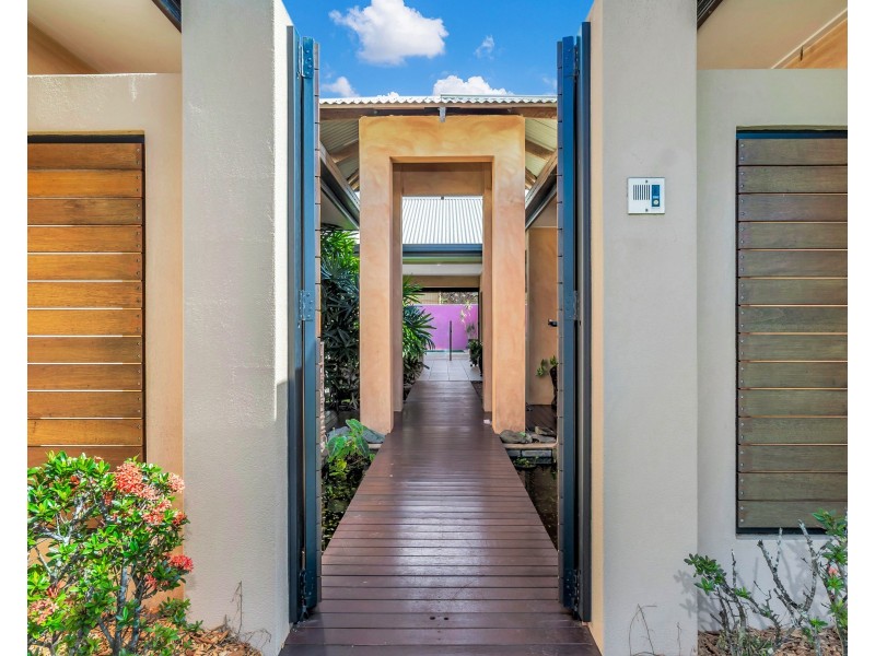 4 Finchley Close, Redlynch QLD 4870