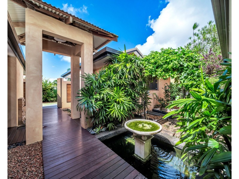 4 Finchley Close, Redlynch QLD 4870