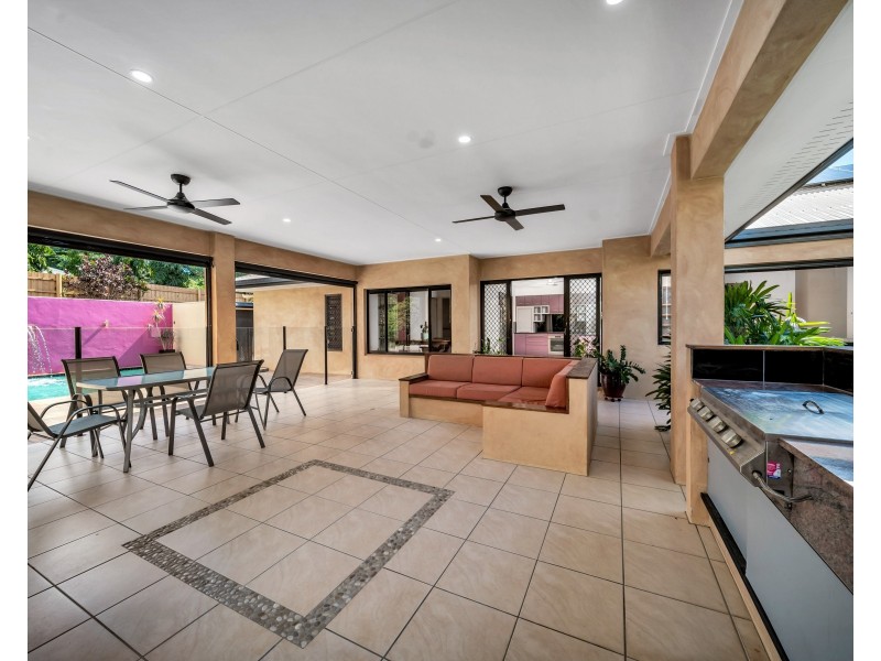 4 Finchley Close, Redlynch QLD 4870