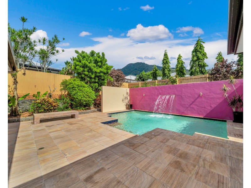 4 Finchley Close, Redlynch QLD 4870