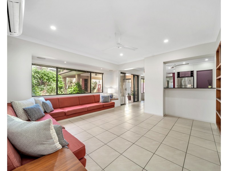 4 Finchley Close, Redlynch QLD 4870