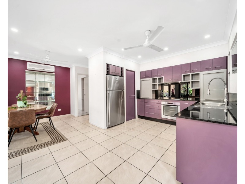 4 Finchley Close, Redlynch QLD 4870