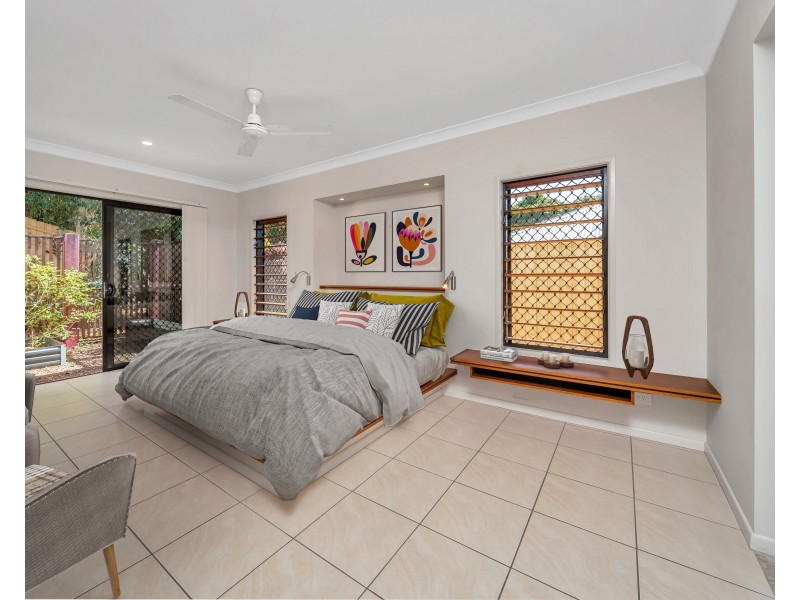 4 Finchley Close, Redlynch QLD 4870