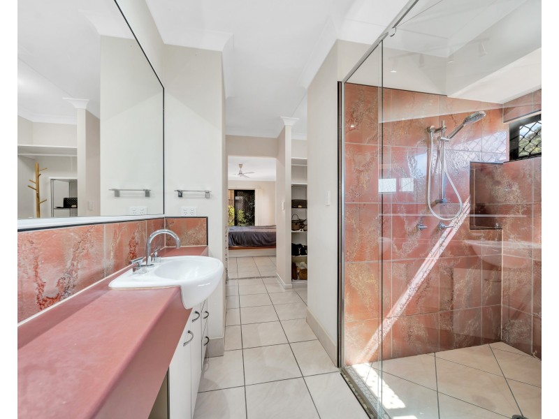 4 Finchley Close, Redlynch QLD 4870