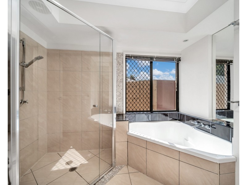 4 Finchley Close, Redlynch QLD 4870