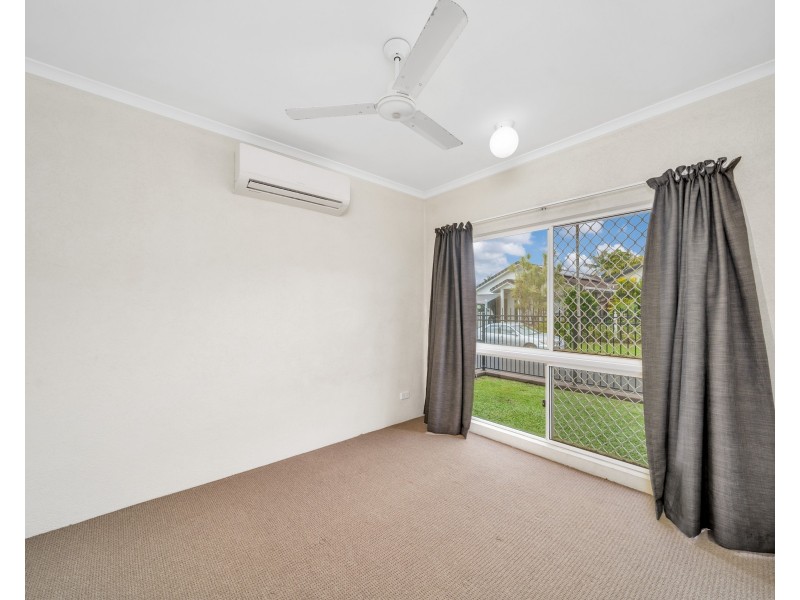 32 Silky Oak Court, Mooroobool QLD 4870