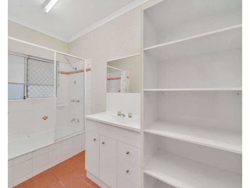 32 Silky Oak Court, Mooroobool QLD 4870