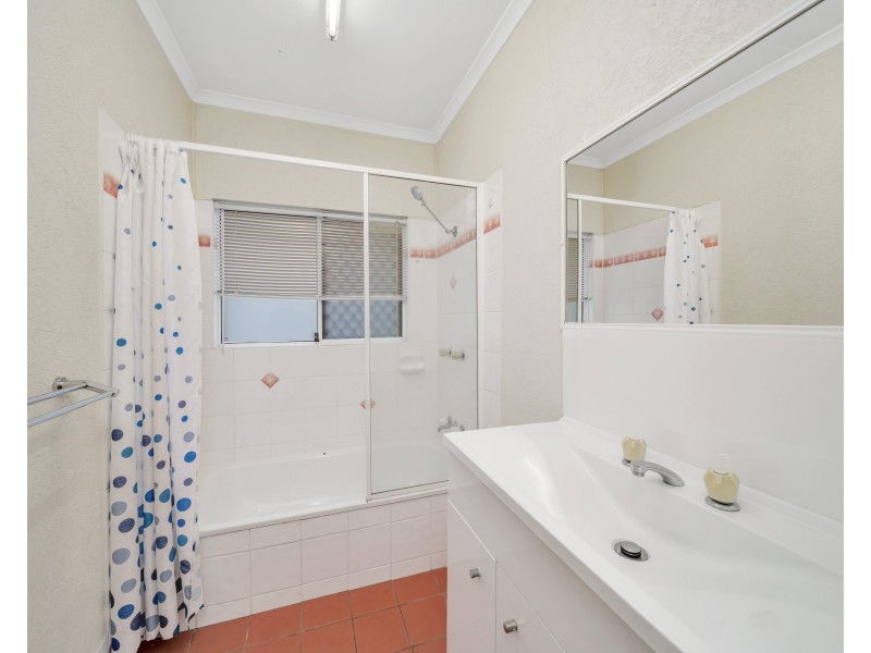 32 Silky Oak Court, Mooroobool QLD 4870