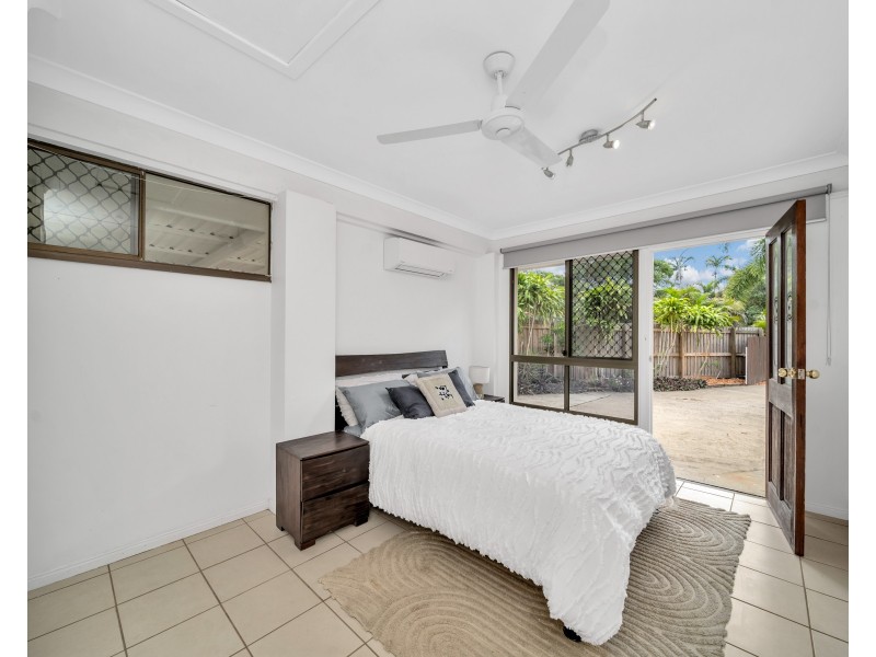5 Saffron Close, Holloways Beach QLD 4878