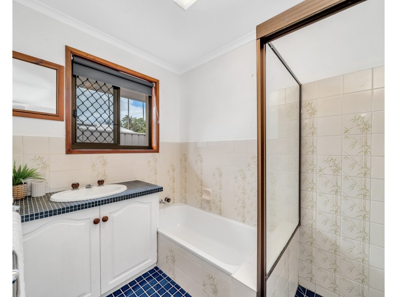 5 Saffron Close, Holloways Beach QLD 4878