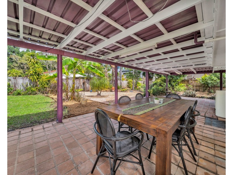 5 Saffron Close, Holloways Beach QLD 4878