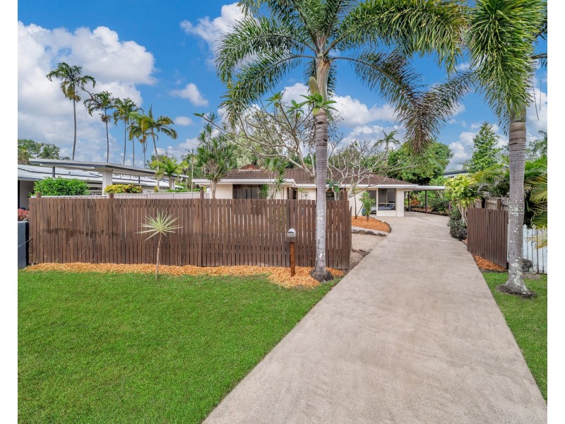 5 Saffron Close, Holloways Beach QLD 4878