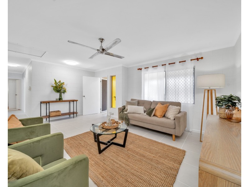 41 Maple Street, Holloways Beach QLD 4878