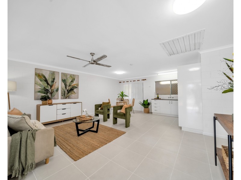 41 Maple Street, Holloways Beach QLD 4878