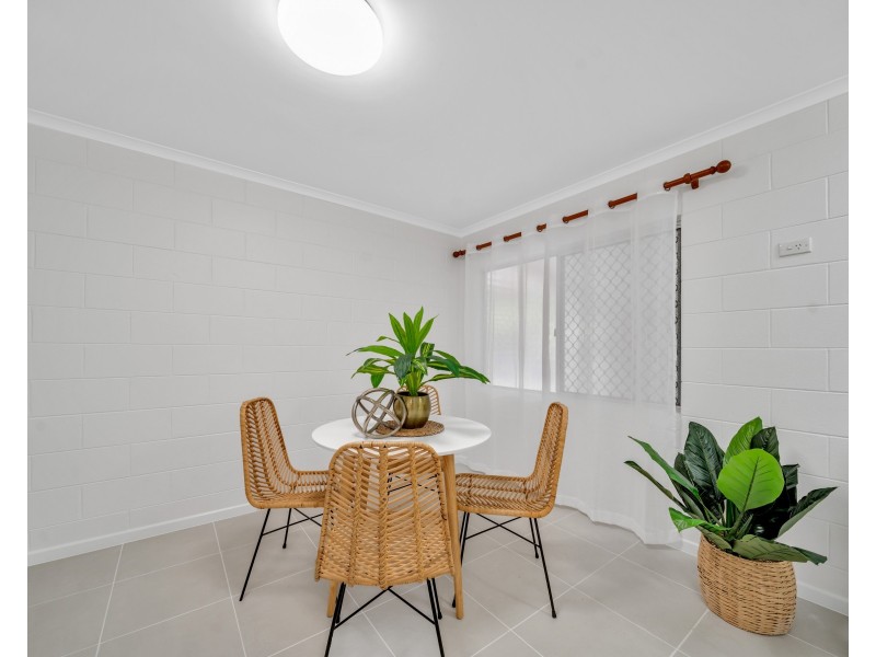 41 Maple Street, Holloways Beach QLD 4878