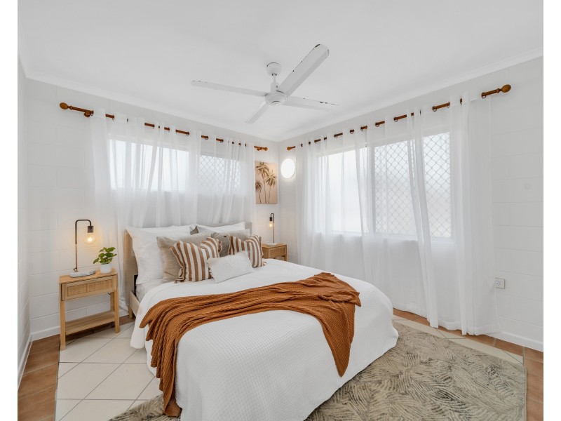 41 Maple Street, Holloways Beach QLD 4878