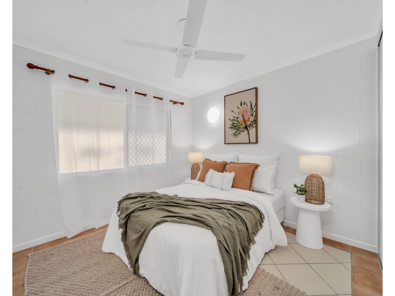 41 Maple Street, Holloways Beach QLD 4878