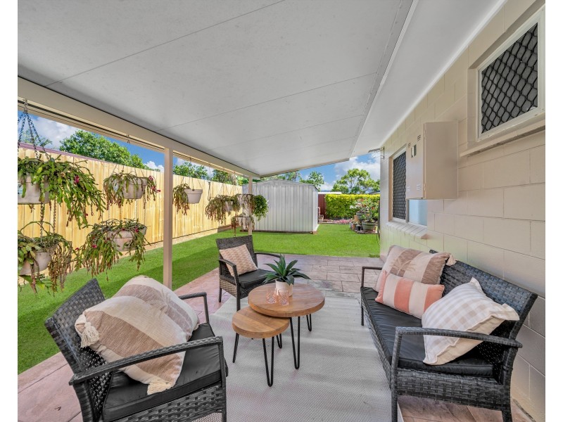 41 Maple Street, Holloways Beach QLD 4878