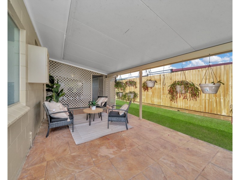 41 Maple Street, Holloways Beach QLD 4878