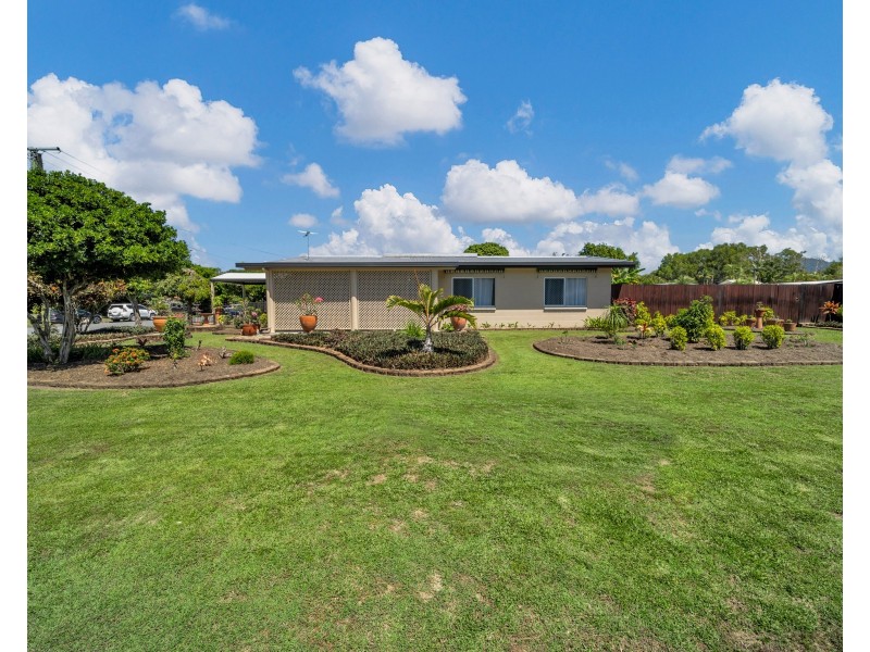 41 Maple Street, Holloways Beach QLD 4878