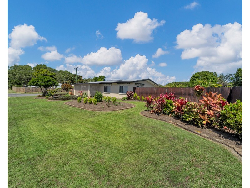 41 Maple Street, Holloways Beach QLD 4878