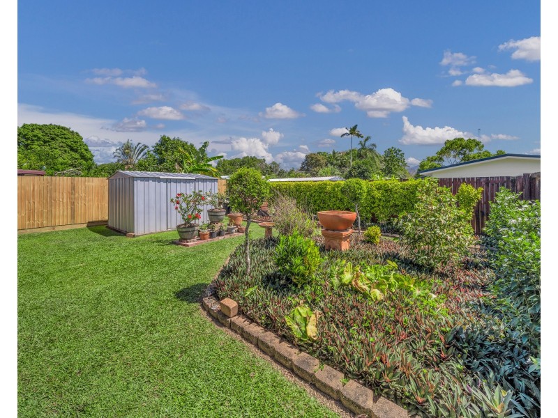 41 Maple Street, Holloways Beach QLD 4878
