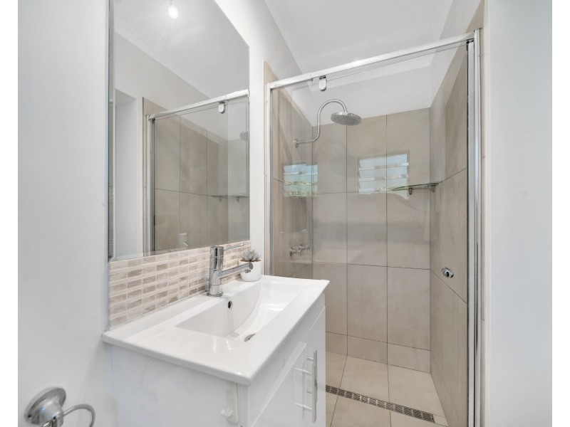 16 Acacia Street, Holloways Beach QLD 4878