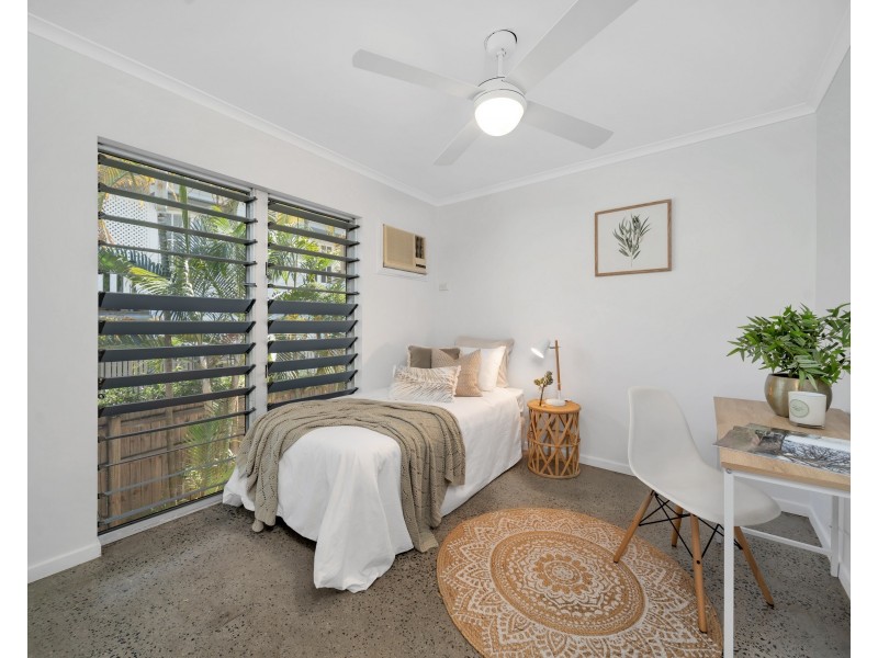 16 Acacia Street, Holloways Beach QLD 4878