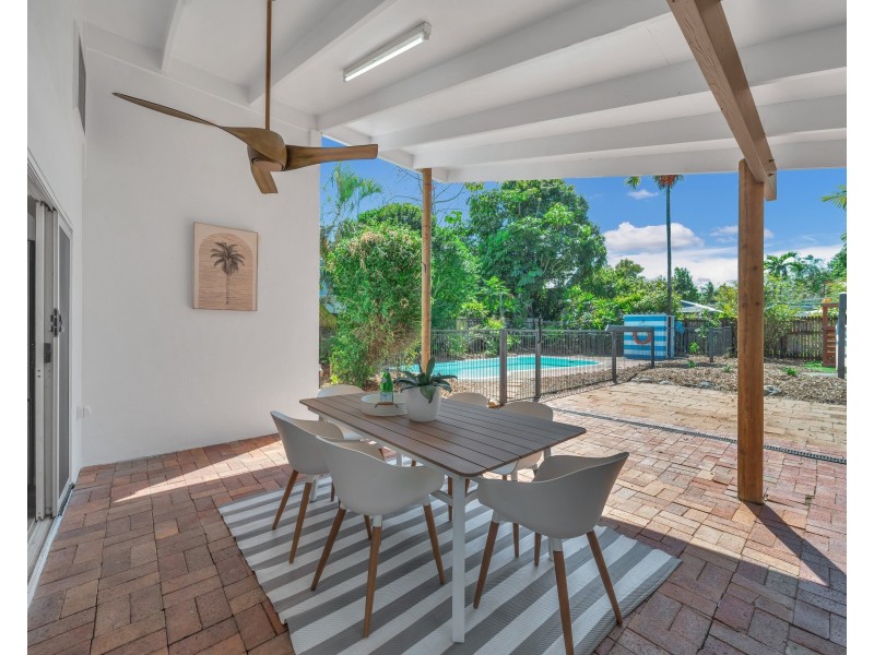 16 Acacia Street, Holloways Beach QLD 4878