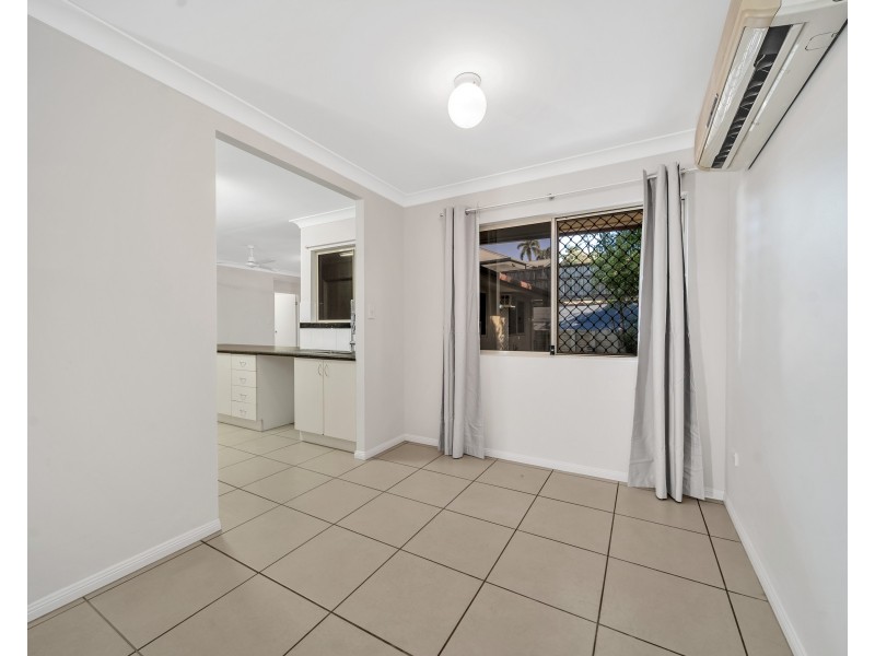 8 Gavin Hamilton Close, Redlynch QLD 4870