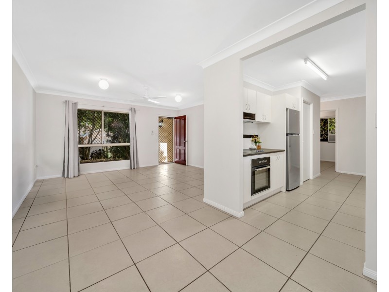 8 Gavin Hamilton Close, Redlynch QLD 4870