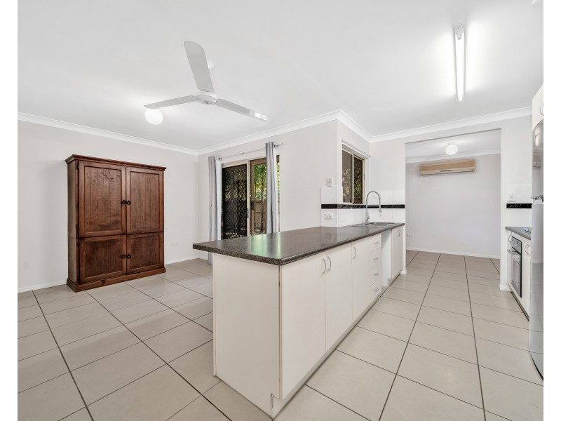 8 Gavin Hamilton Close, Redlynch QLD 4870