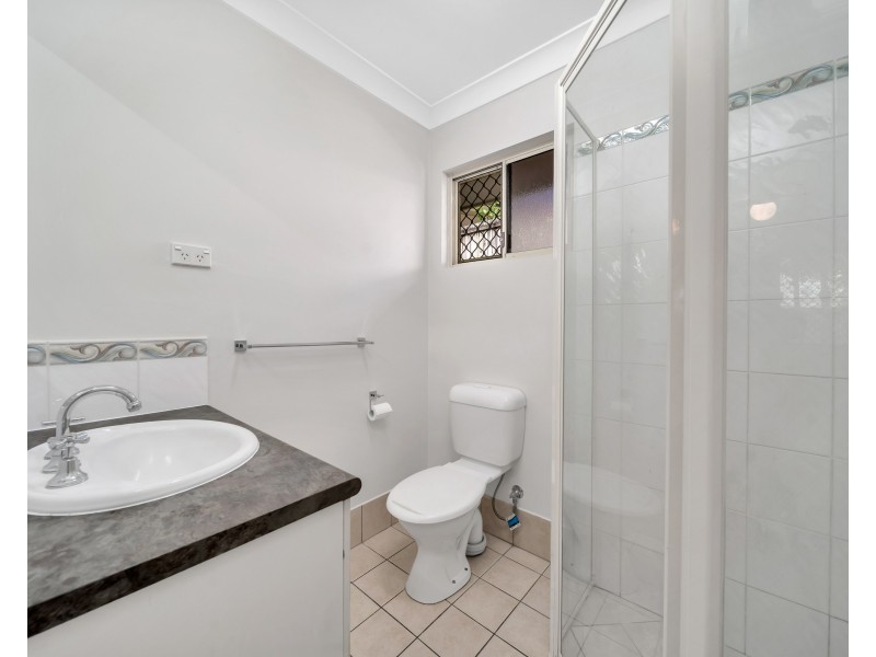 8 Gavin Hamilton Close, Redlynch QLD 4870