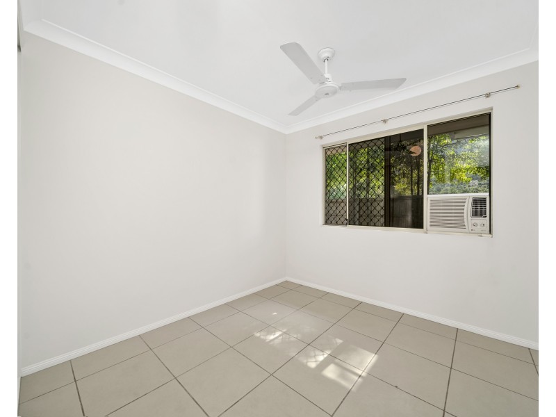 8 Gavin Hamilton Close, Redlynch QLD 4870