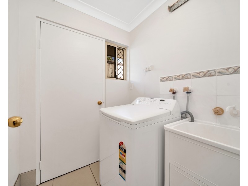 8 Gavin Hamilton Close, Redlynch QLD 4870