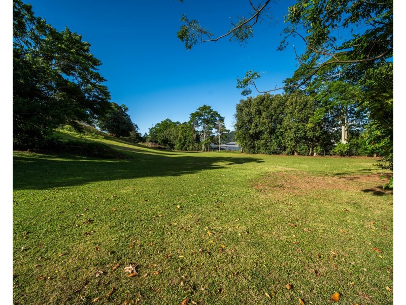 112 Harvey Road, Redlynch QLD 4870