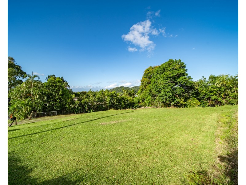 112 Harvey Road, Redlynch QLD 4870