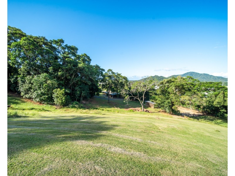 112 Harvey Road, Redlynch QLD 4870