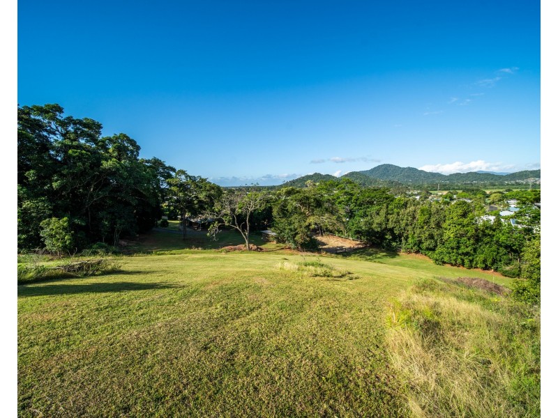 112 Harvey Road, Redlynch QLD 4870