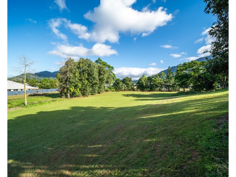 112 Harvey Road, Redlynch QLD 4870