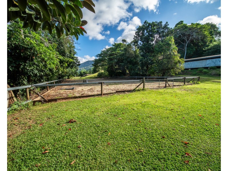 112 Harvey Road, Redlynch QLD 4870