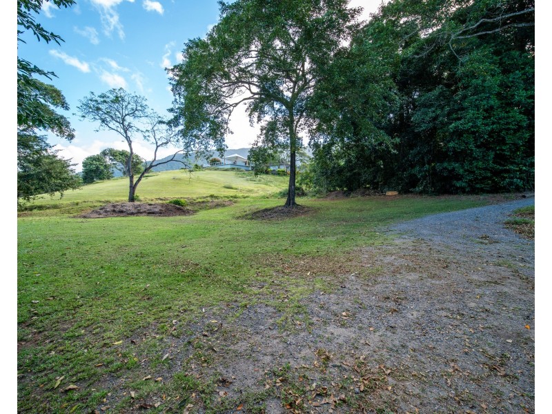 112 Harvey Road, Redlynch QLD 4870
